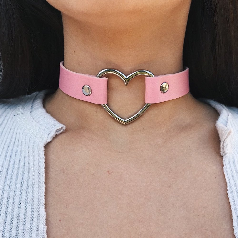 🆕Pink Faux Leather Heart Choker Necklace